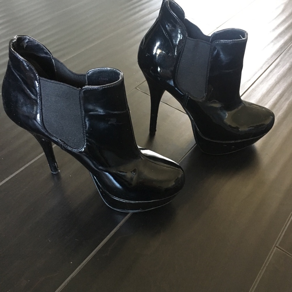 Steve Madden black patent platform heels